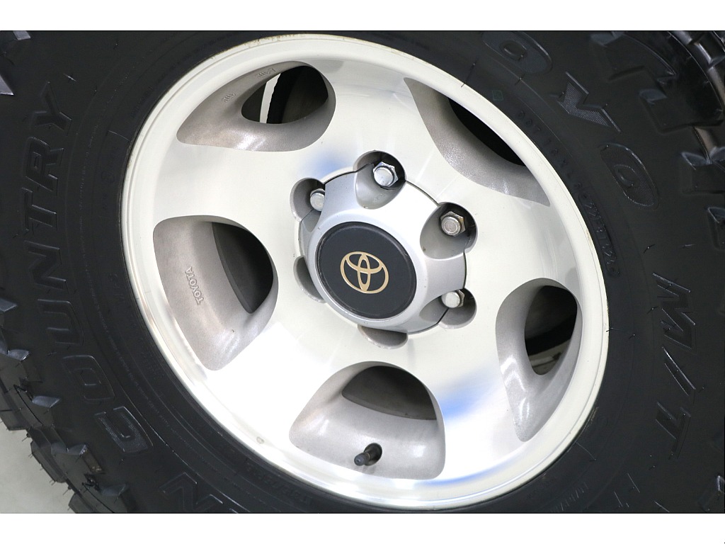 新品ＴＯＹＯオープンカントリーＭ／Ｔタイヤ×純正１６インチアルミホイール☆