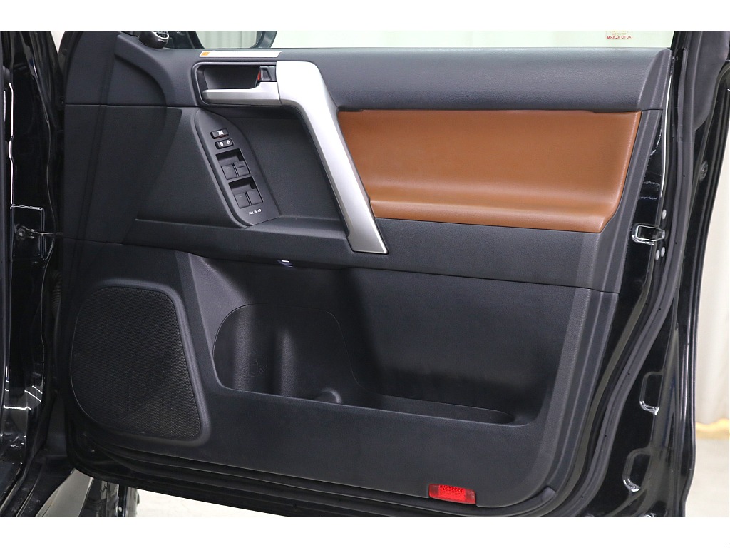 トヨタ&nbsp;ランドクルーザープラド&nbsp;プラド2.8DT TX L-Pkg70th ANV LTD 4WD&nbsp;&nbsp;北海道の詳細画像&nbsp;その12