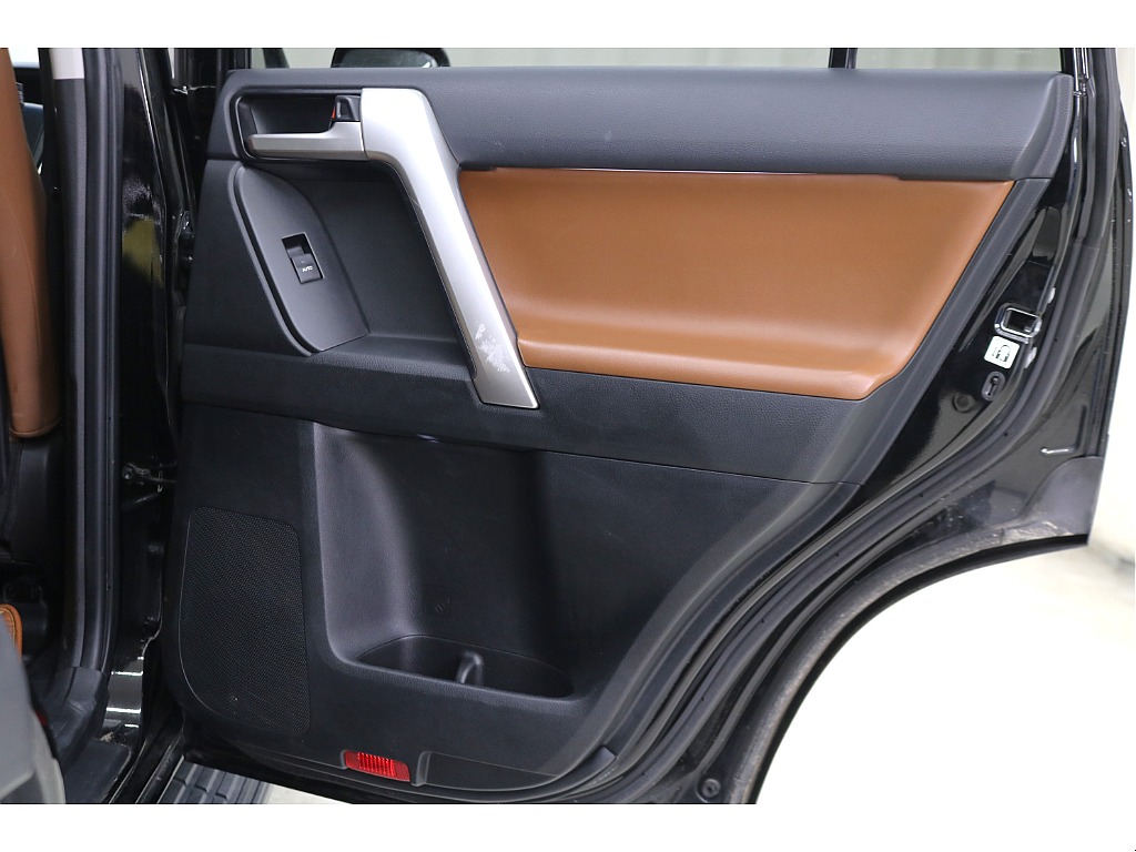 トヨタ&nbsp;ランドクルーザープラド&nbsp;プラド2.8DT TX L-Pkg70th ANV LTD 4WD&nbsp;&nbsp;北海道の詳細画像&nbsp;その13