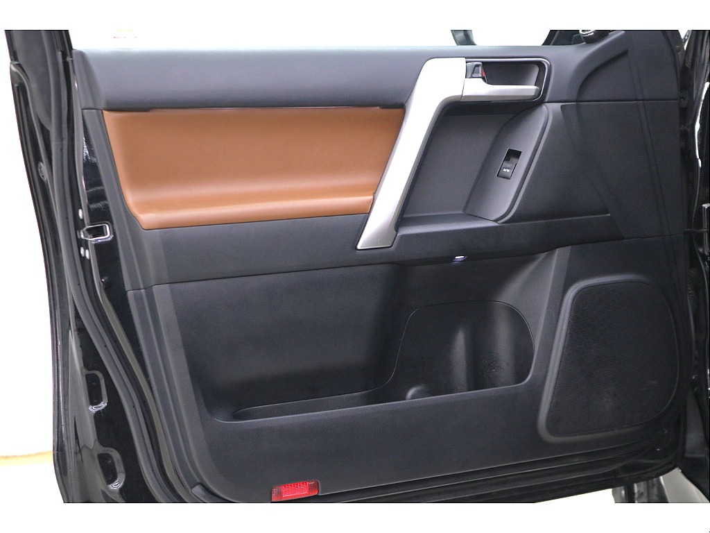 トヨタ&nbsp;ランドクルーザープラド&nbsp;プラド2.8DT TX L-Pkg70th ANV LTD 4WD&nbsp;&nbsp;北海道の詳細画像&nbsp;その14