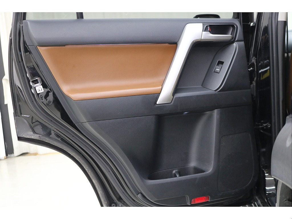 トヨタ&nbsp;ランドクルーザープラド&nbsp;プラド2.8DT TX L-Pkg70th ANV LTD 4WD&nbsp;&nbsp;北海道の詳細画像&nbsp;その15