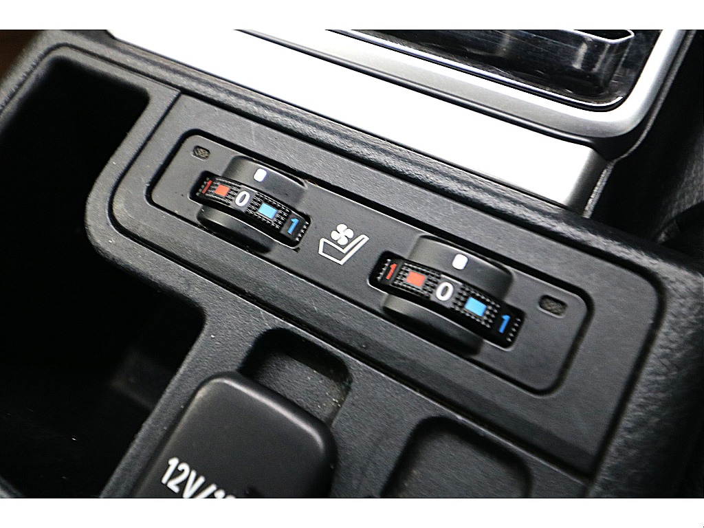 運転席／助手席シートヒーター＆ベンチレーター☆