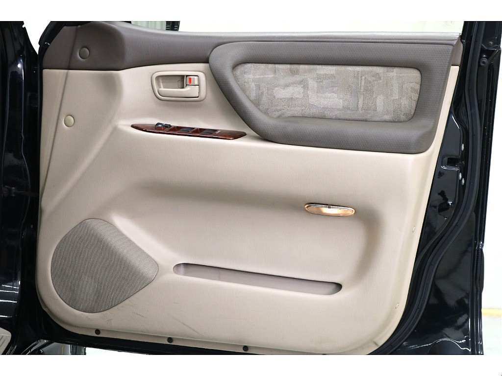 ドアトリムになります☆