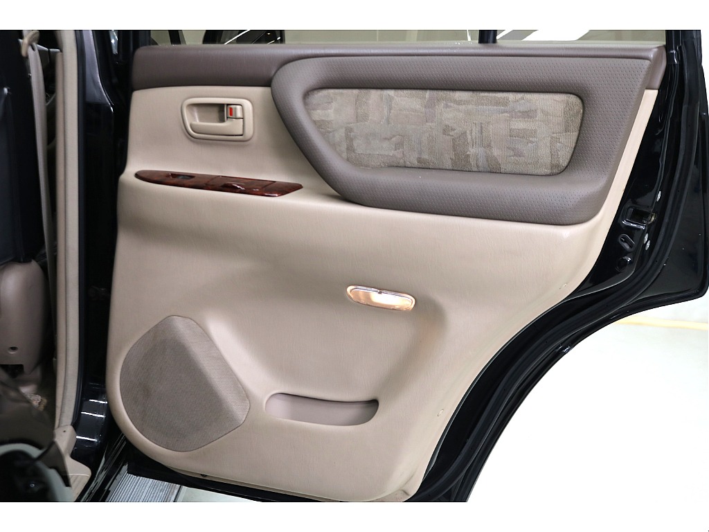 ドアトリムになります☆