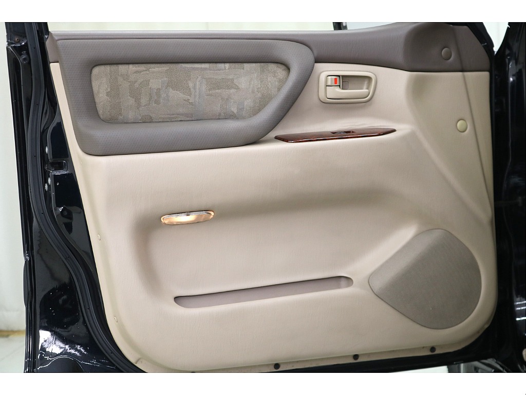 ドアトリムになります☆