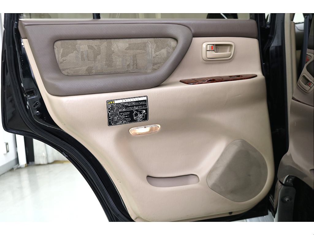 ドアトリムになります☆