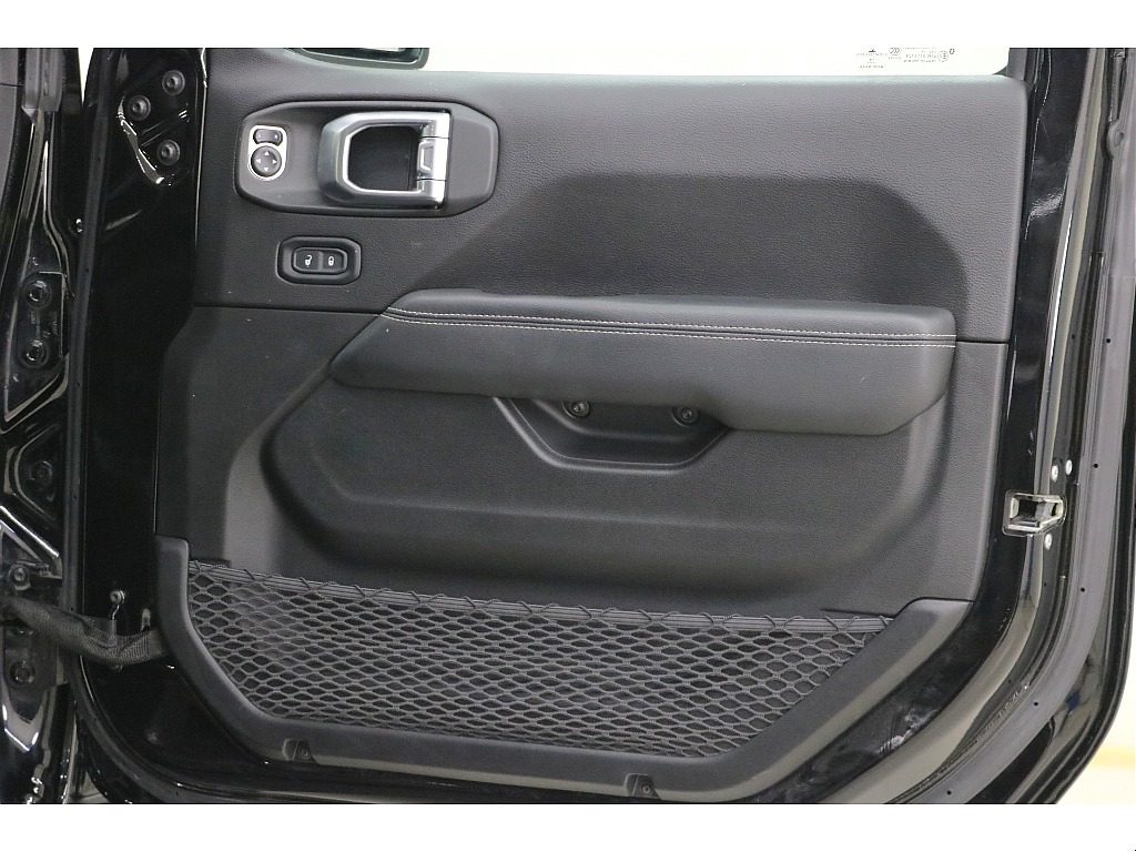 ドアトリムになります☆