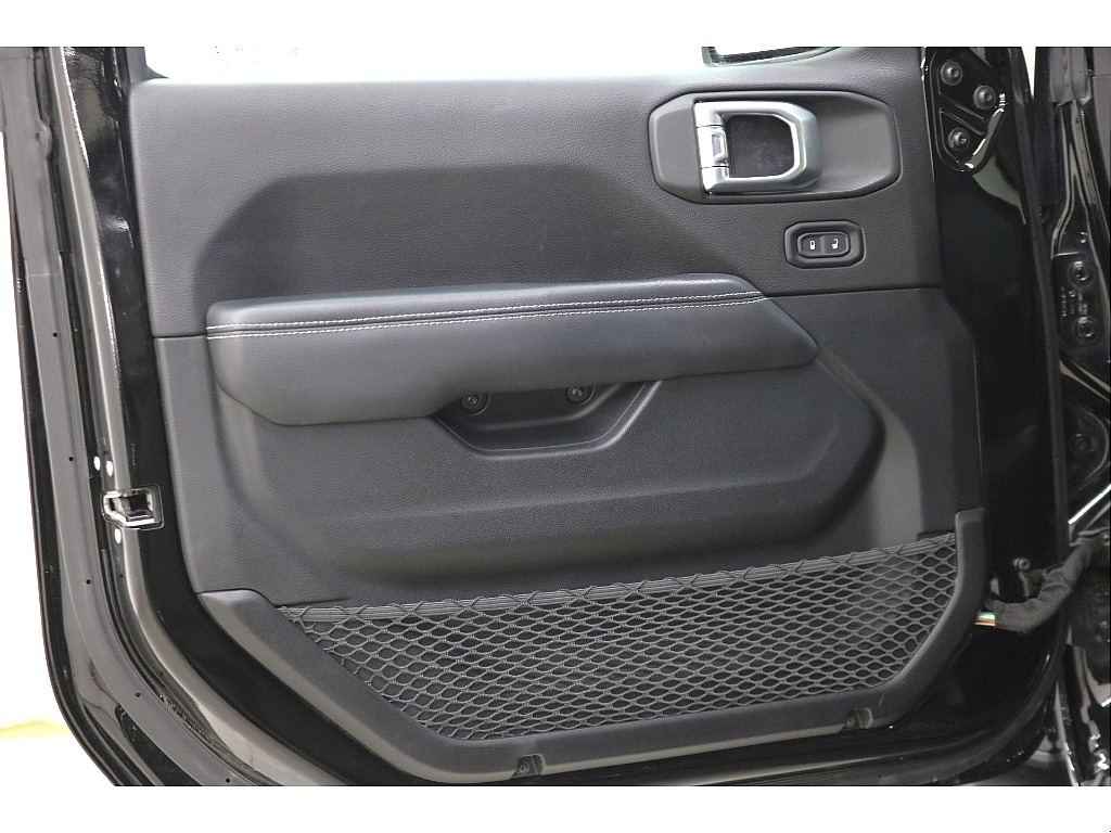 ドアトリムになります☆