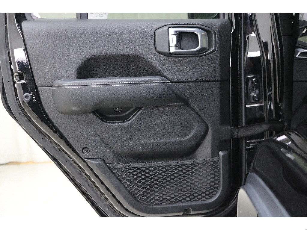 ドアトリムになります☆