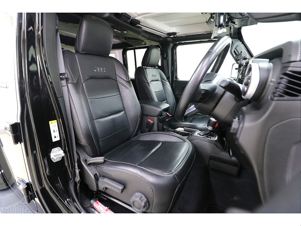 サハラグレードＪＥＥＰ刺繍入りレザーシート☆