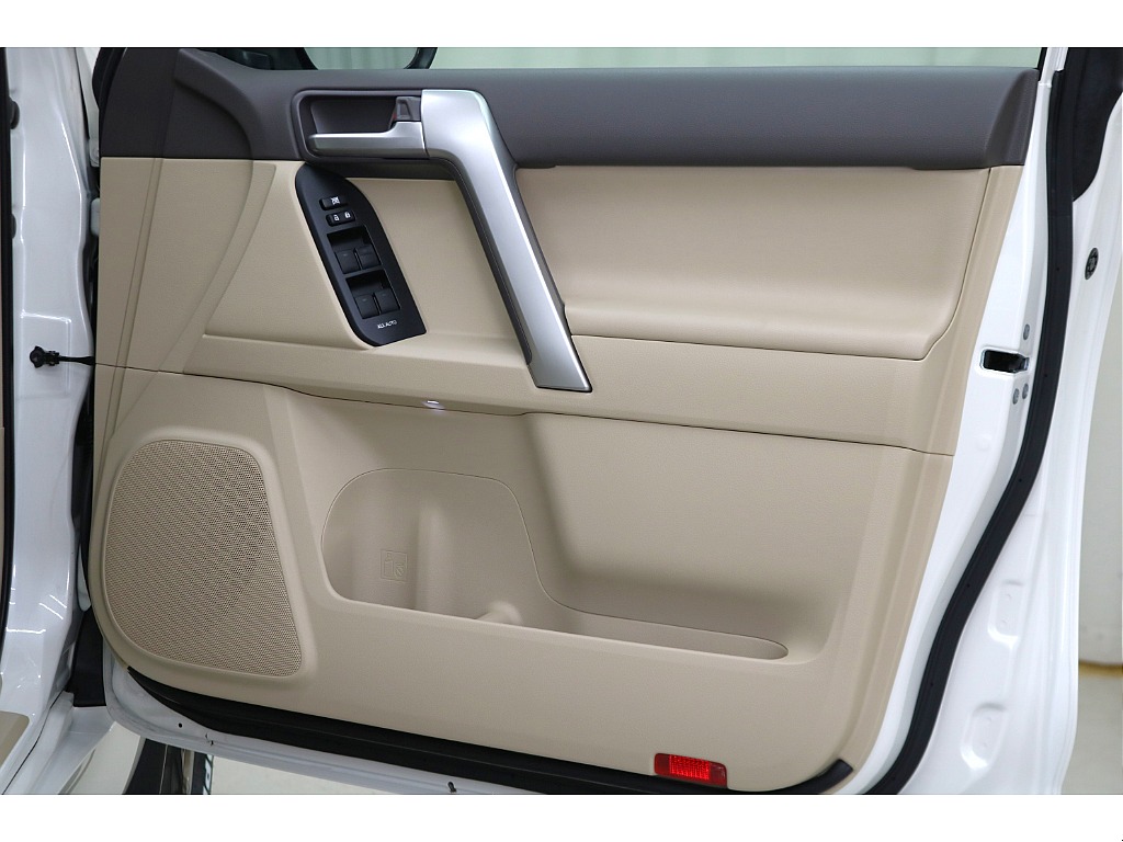 ドアトリムになります☆