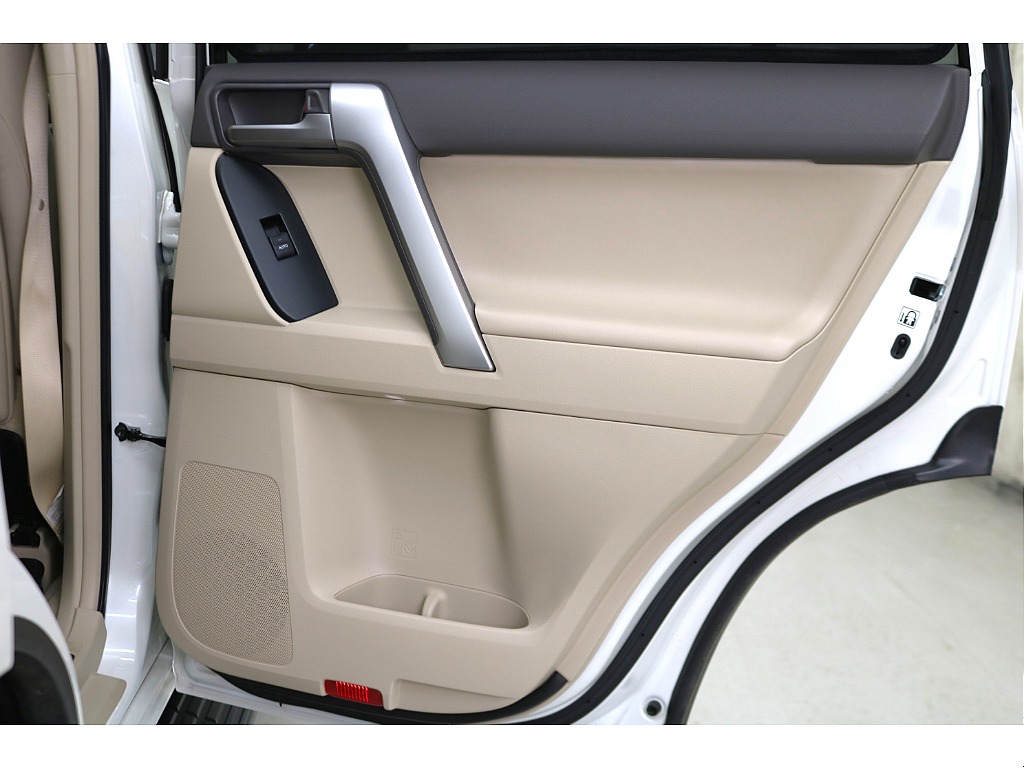 ドアトリムになります☆