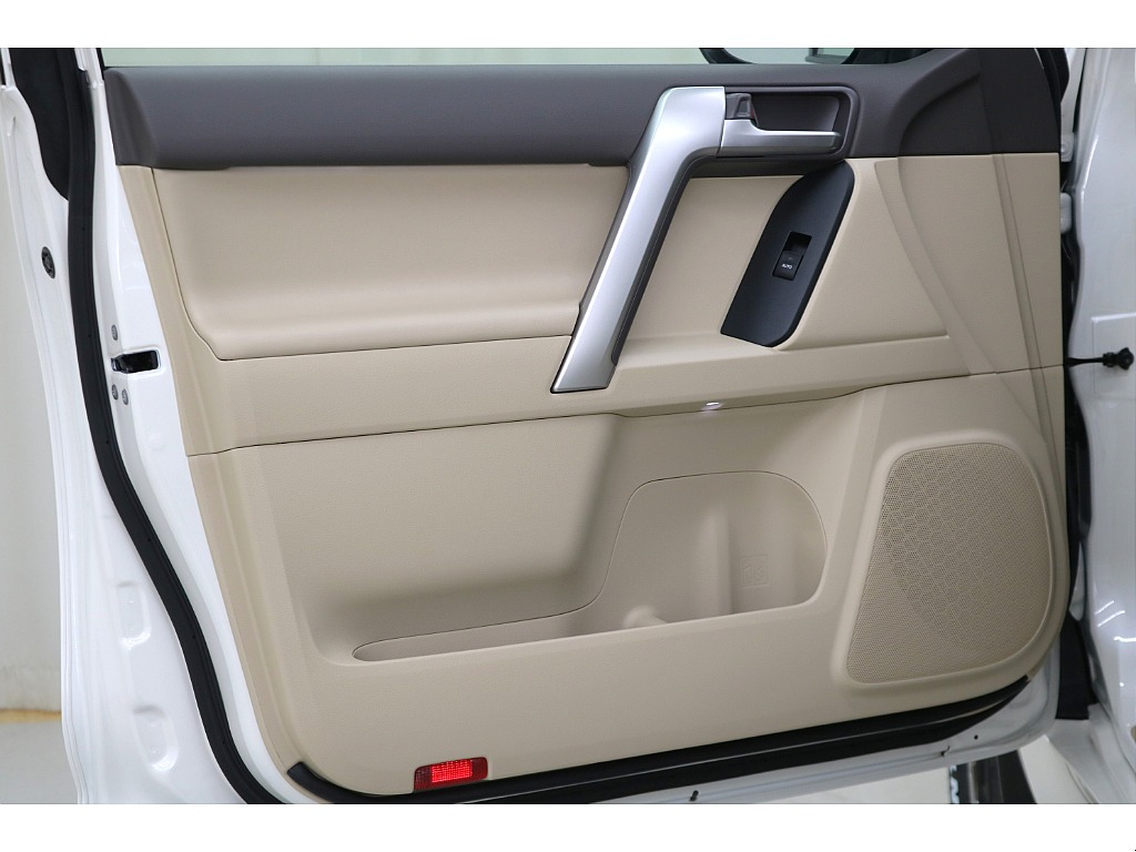 ドアトリムになります☆