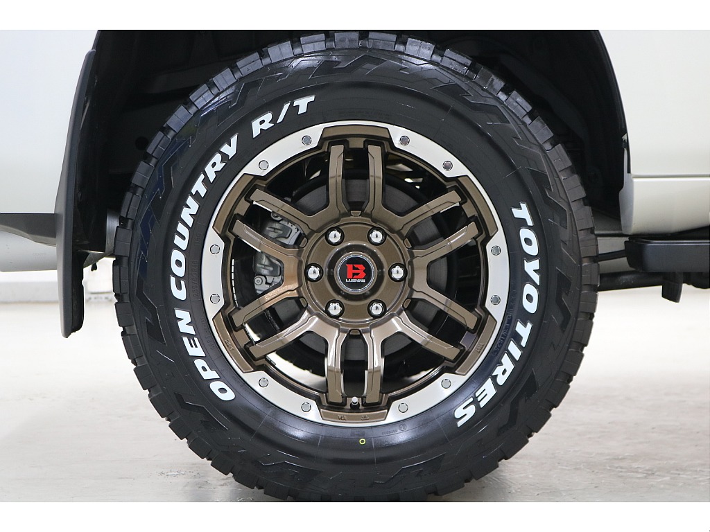 新品ＴＯＹＯオープンカントリーＲ／Ｔタイヤ×LUGNAS－ＦＲＤ１８インチＡＷ☆
