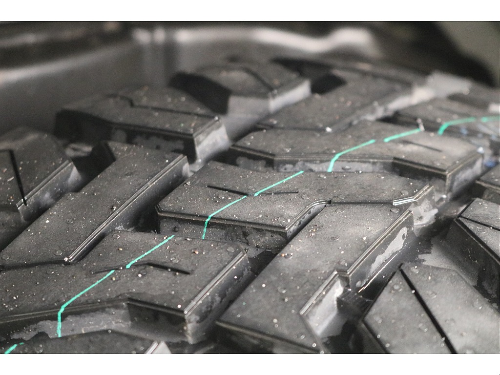 新品ＴＯＹＯオープンカントリーＲ／Ｔタイヤ×LUGNAS－ＦＲＤ１８インチＡＷ☆