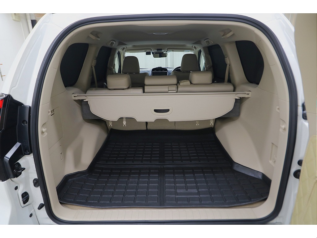 荷室も広々と荷物がたくさん積めます♪