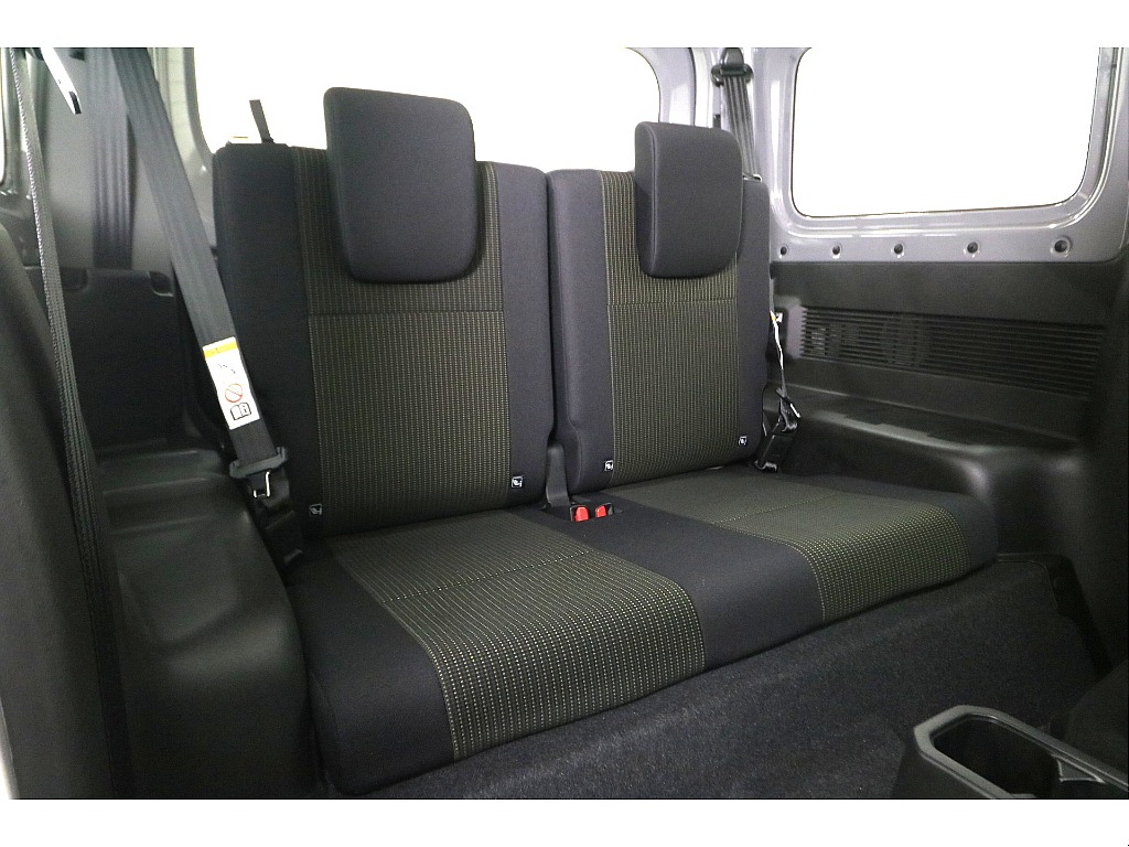 後部座席になります☆