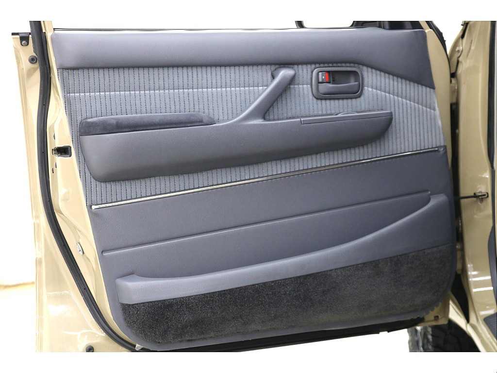 ドアトリムになります☆