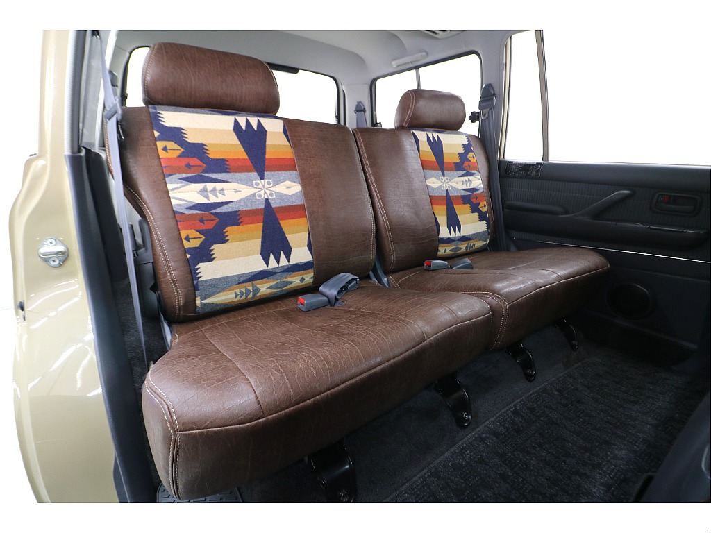 後部座席になります☆