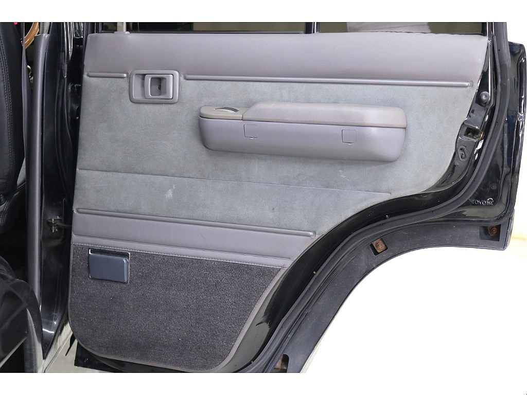 ドアトリムになります☆