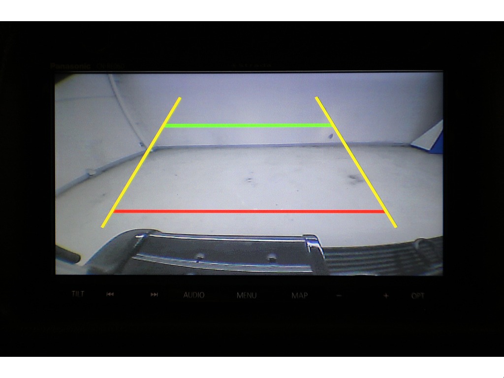 ストラーダＳＤナビ（フルセグ、Bluetooth対応）☆バックカメラ☆