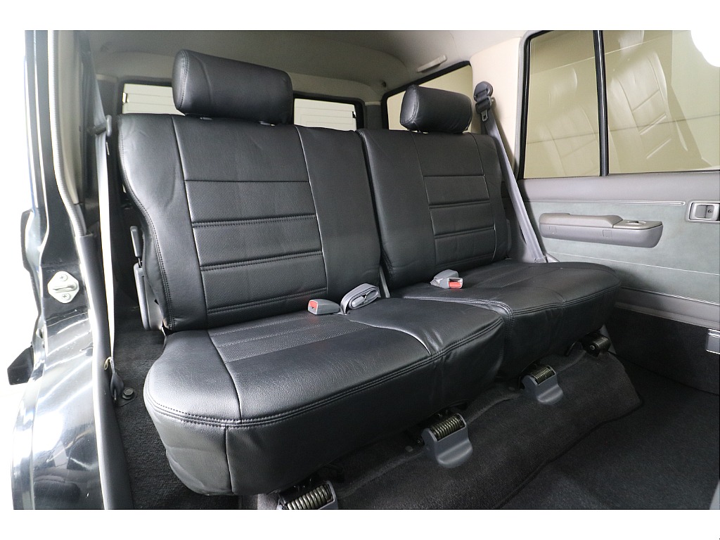 後部座席になります☆