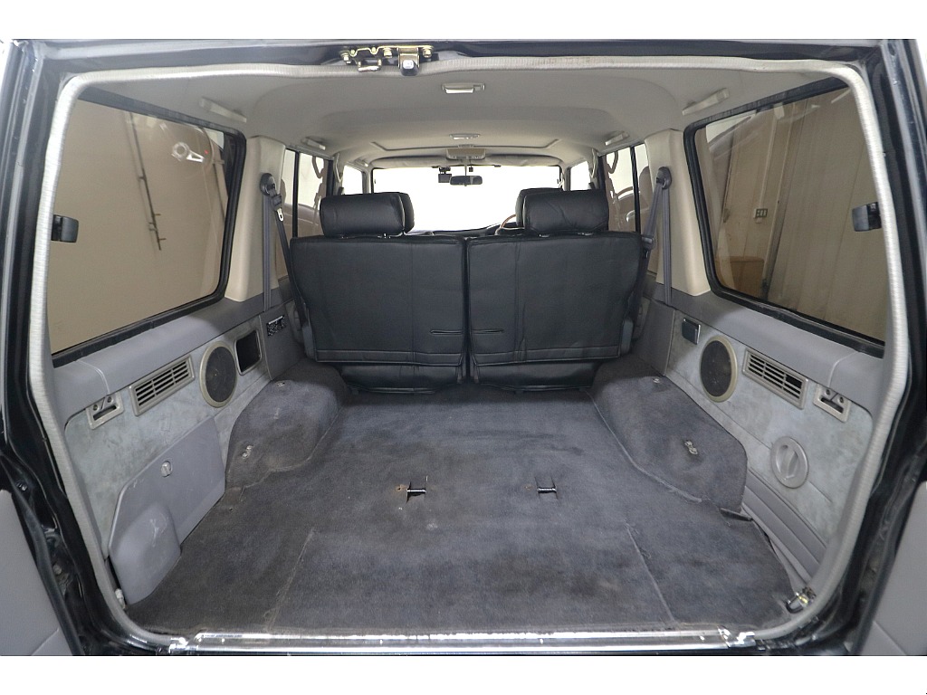 ラゲッジルームは広々と荷物がたくさん積めます♪