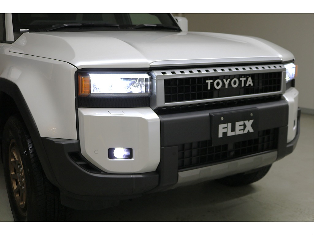 ワンオーナー☆プラチナホワイトパールマイカ☆リフレクター式３眼ＬＥＤヘッドランプ☆ＬＥＤデイタイムランニングランプ☆