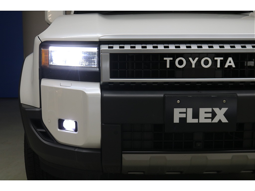 ワンオーナー☆プラチナホワイトパールマイカ☆リフレクター式３眼ＬＥＤヘッドランプ☆ＬＥＤデイタイムランニングランプ☆