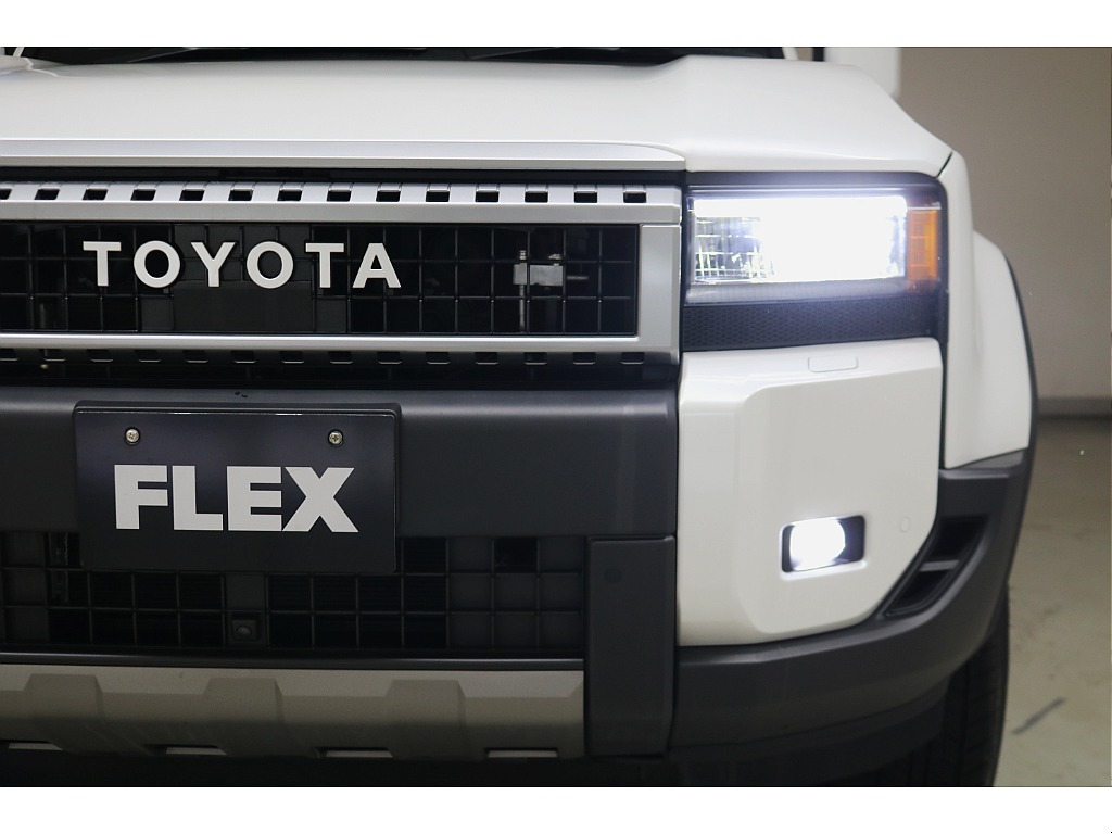 ワンオーナー☆プラチナホワイトパールマイカ☆リフレクター式３眼ＬＥＤヘッドランプ☆ＬＥＤデイタイムランニングランプ☆