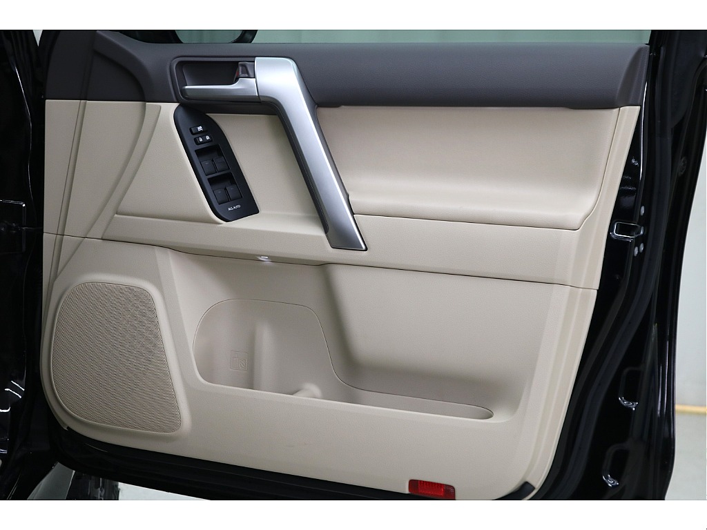 ドアトリムになります☆