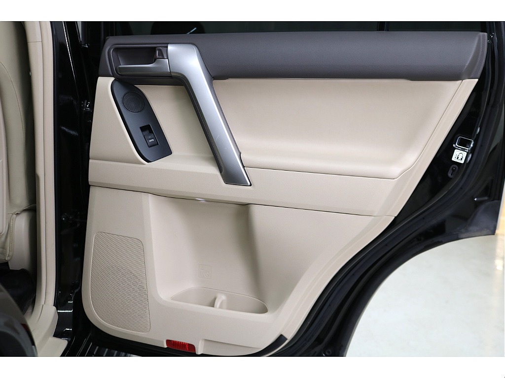 ドアトリムになります☆