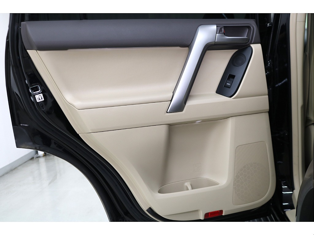 ドアトリムになります☆