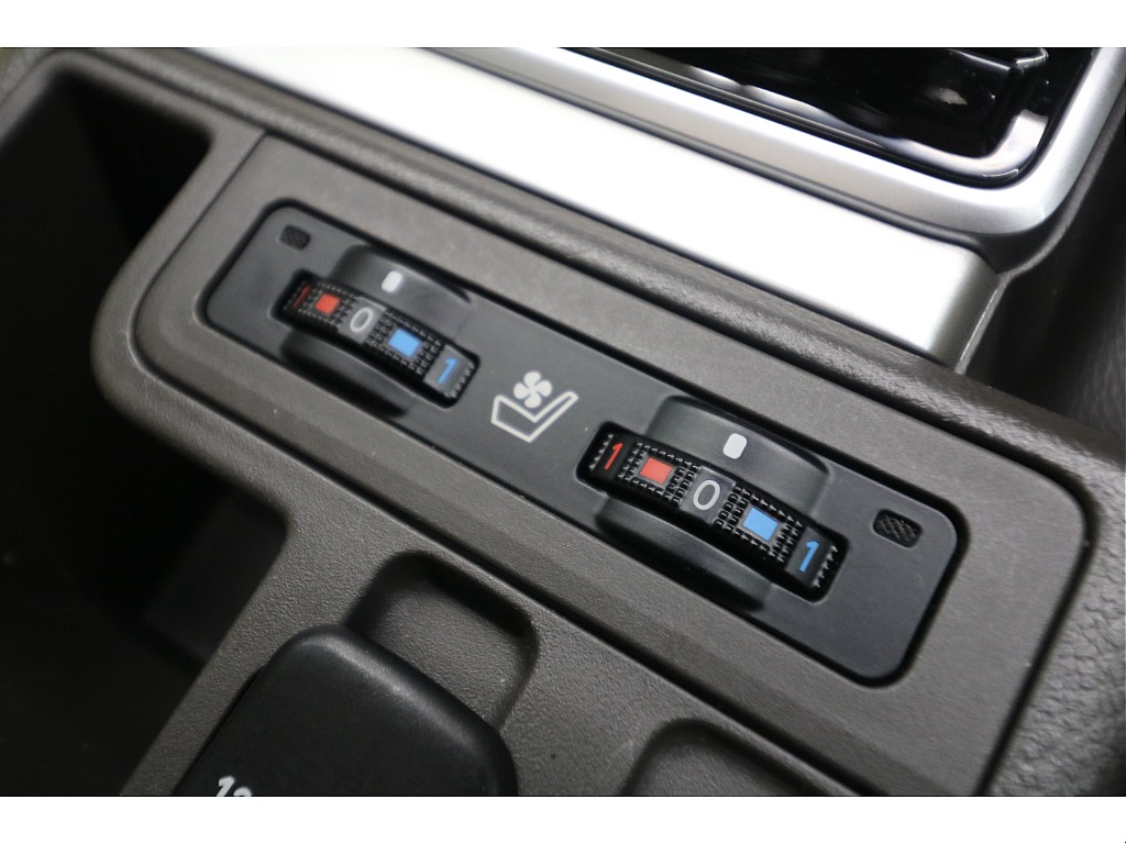 運転席／助手席シートヒーター＆ベンチレーション☆