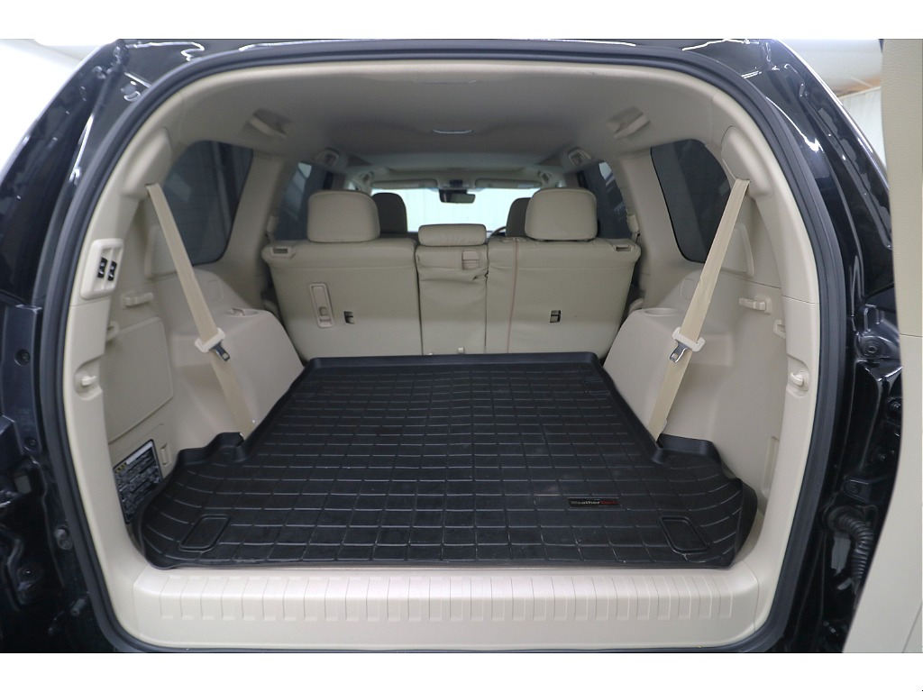 ３列目シートは電動収納式となりますので荷室も確保出来ます♪