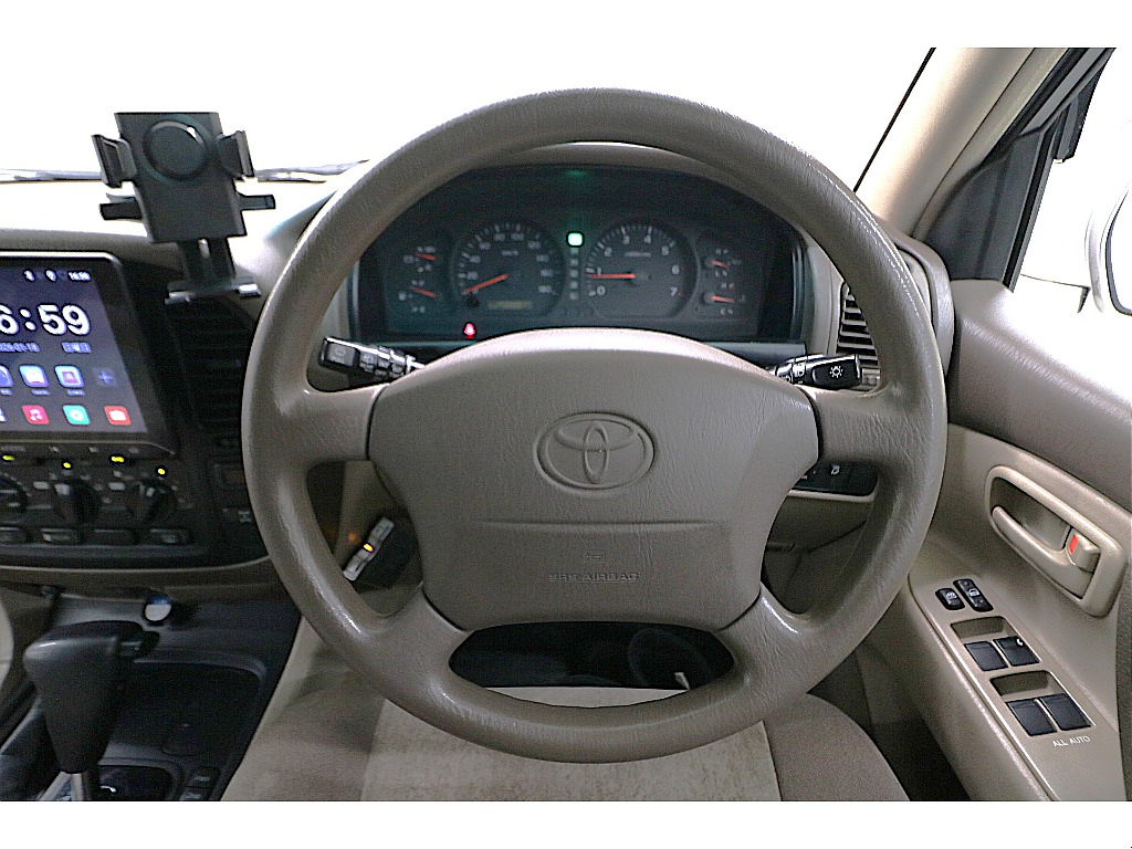 純正ハンドルの状態は良好です♪ウッドコンビハンドルへの変更も可能ですのでお気軽にお申し付けください♪