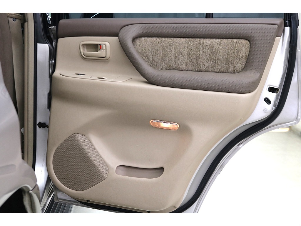 ドアトリムになります☆