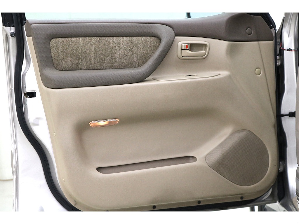 ドアトリムになります☆