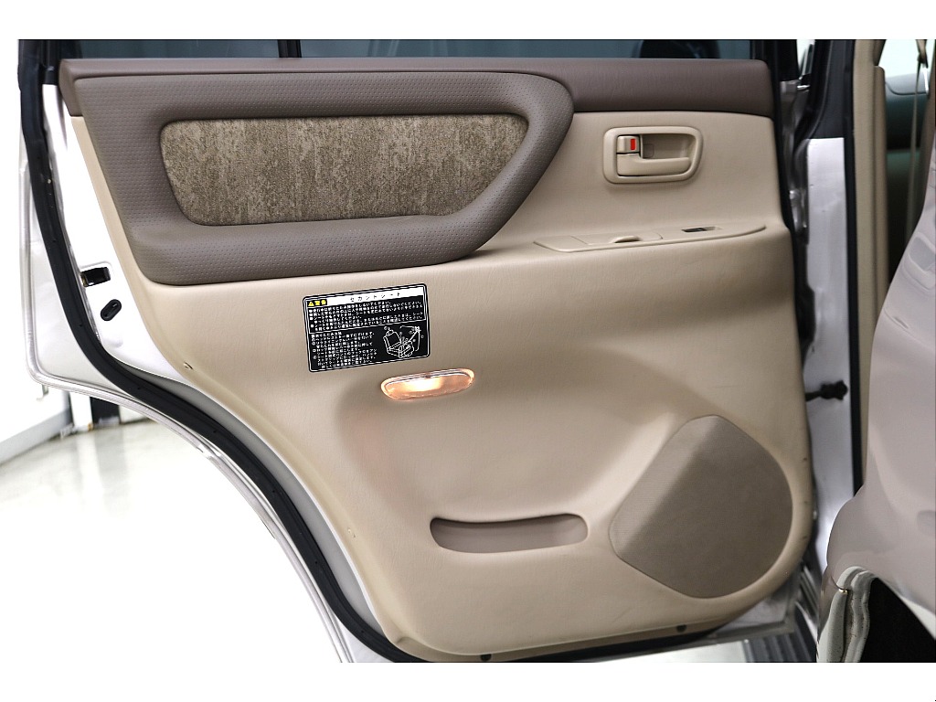 ドアトリムになります☆