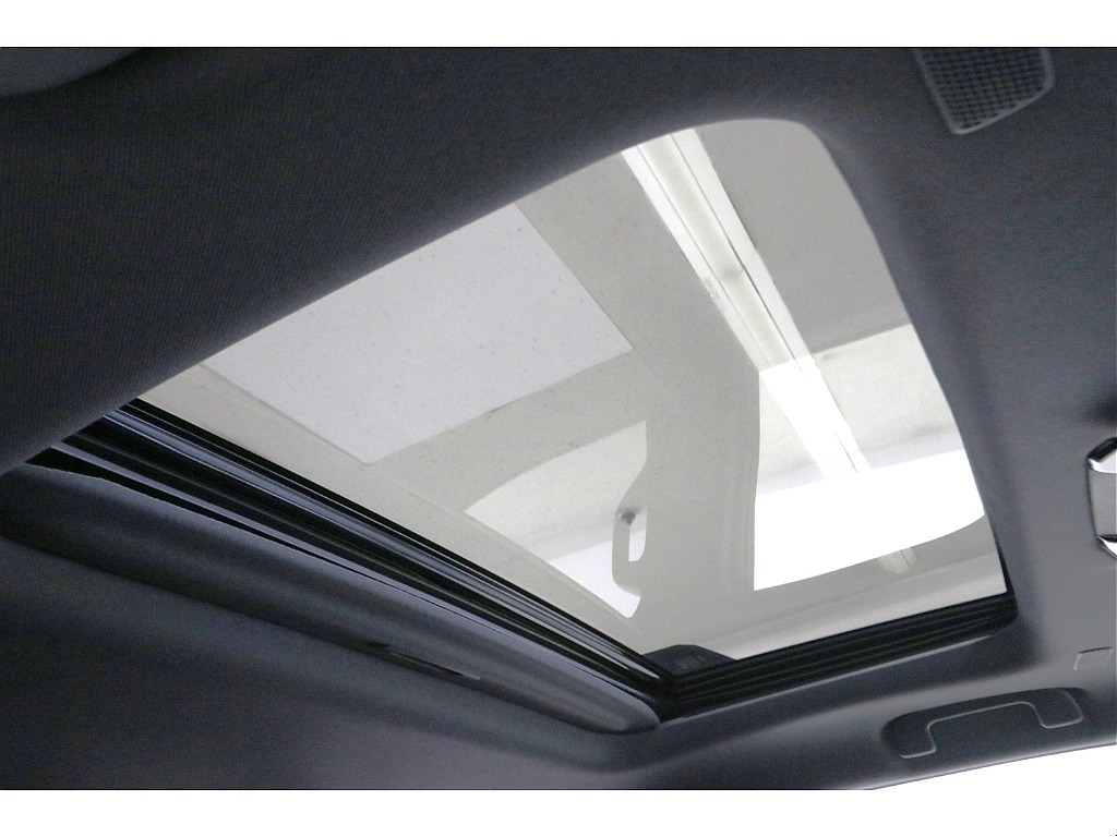 チルト＆スライド電動ムーンルーフ☆