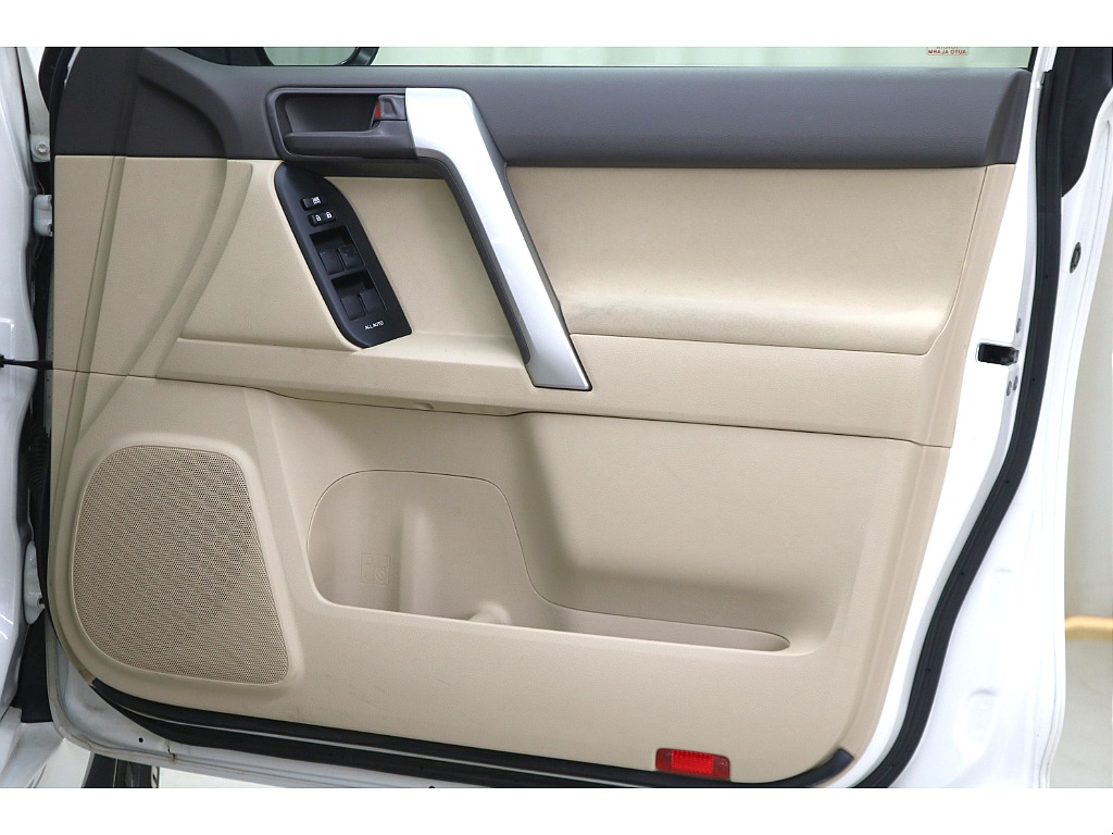 ドアトリムになります☆