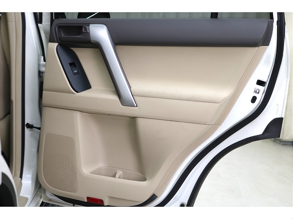 ドアトリムになります☆