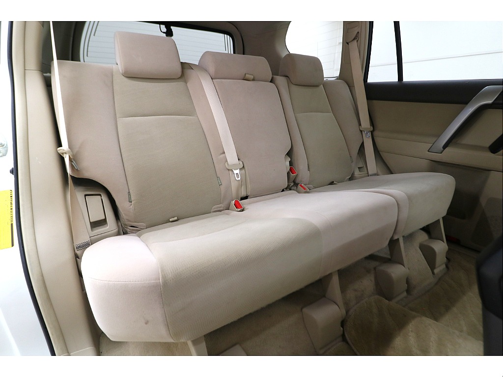 後部座席になります☆