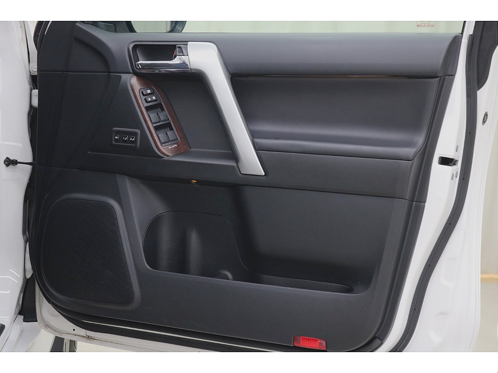 ドアトリムになります☆