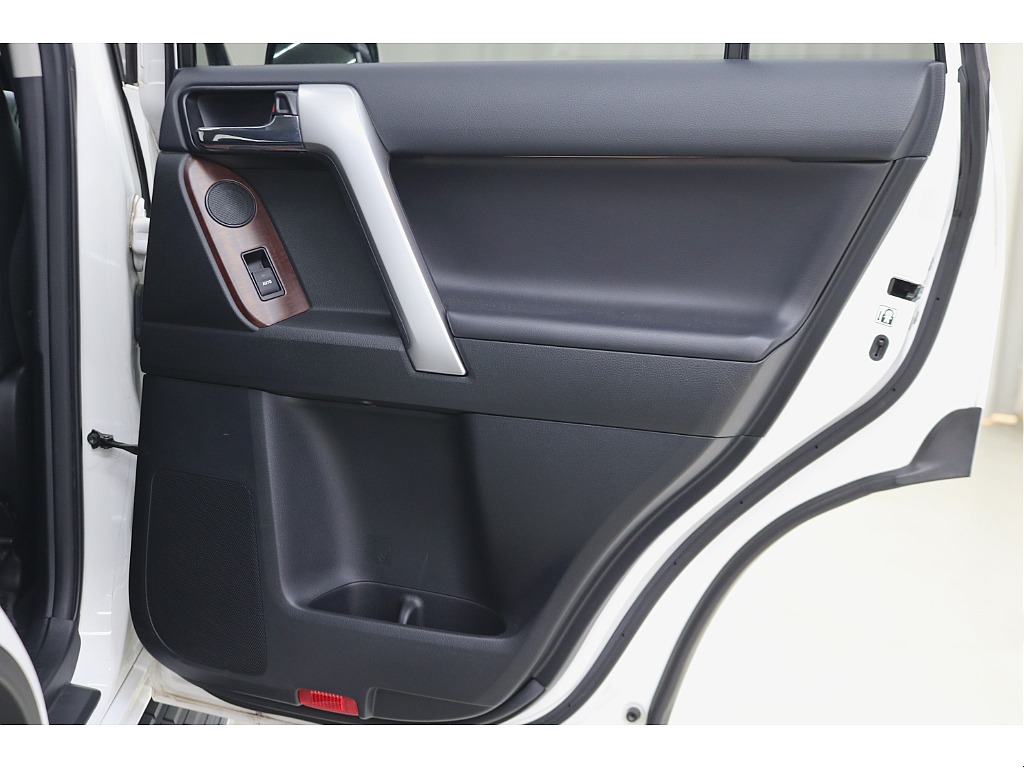 ドアトリムになります☆