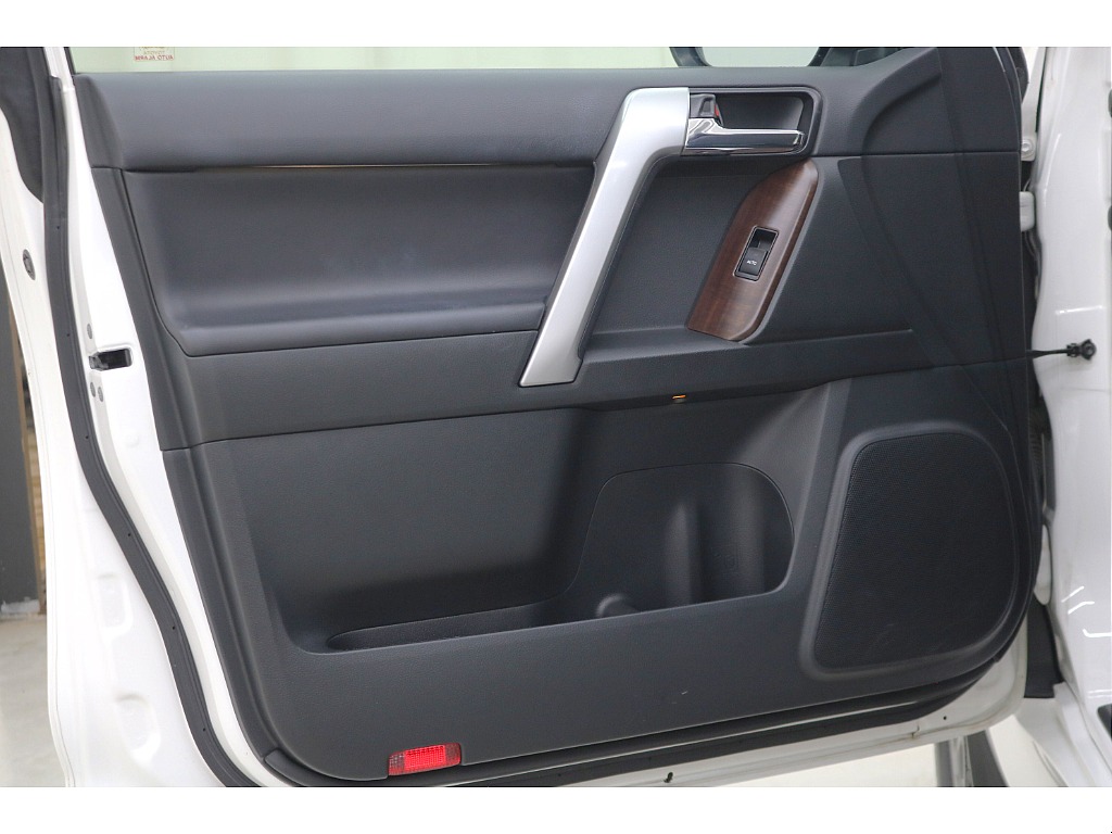 ドアトリムになります☆