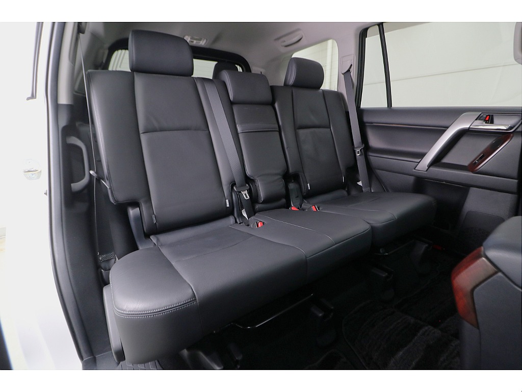 後部座席になります☆