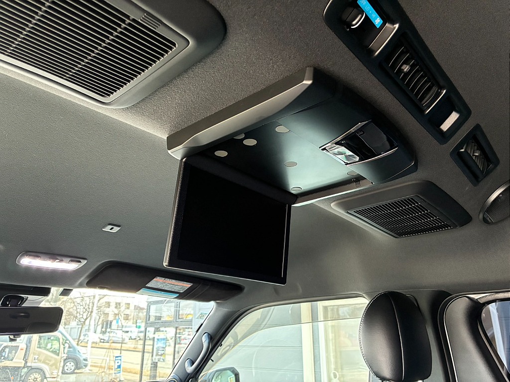 ALPINE　10.1インチフリップダウンモニター付き！