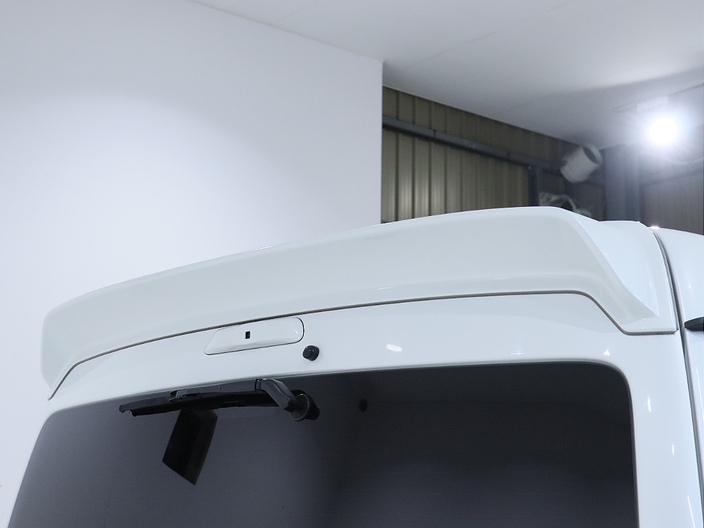 FLEXオリジナルリアスポイラー付き！