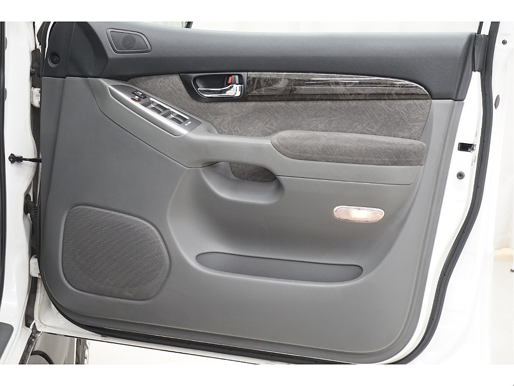 ドアトリムになります☆